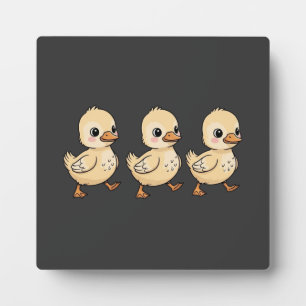 Drei Ducklings Wandern in einer Reihe - Niedlich Fotoplatte