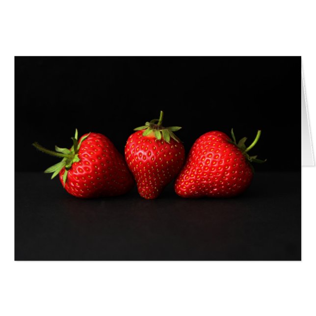 Drei Erdbeeren auf schwarzem Gccnm (Vorderseite (Horizontal))