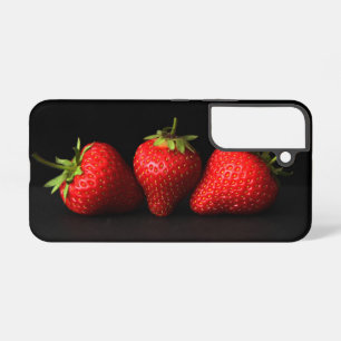 Drei Erdbeeren auf schwarzem Sgcna Samsung Galaxy Hülle