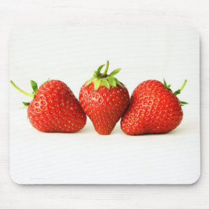 Drei Erdbeeren auf weißem MPC Mousepad