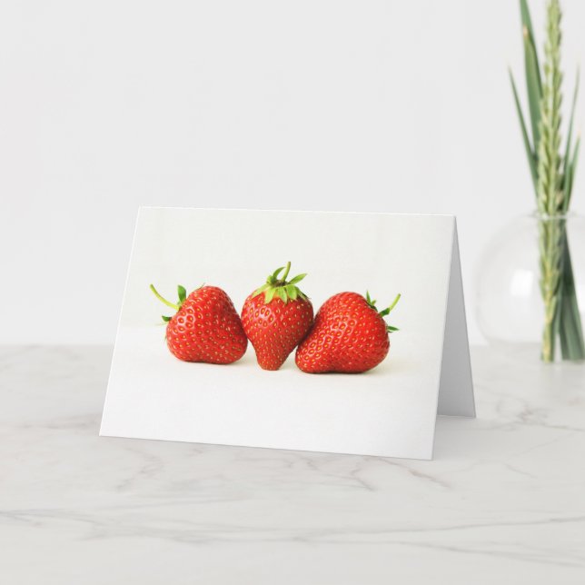 Drei Erdbeeren auf weißer Gccna Karte (Vorderseite)
