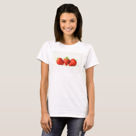 Drei Erdbeeren auf weißer Wccna T-Shirt