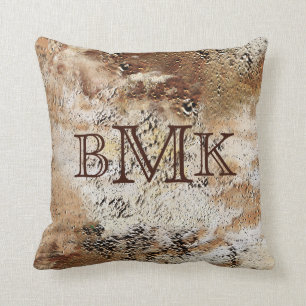 Drei Erstmalige oder MONOGRAM-Höhle Kissen