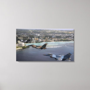 Drei F-16 Falken fliegen in Formation Leinwanddruck