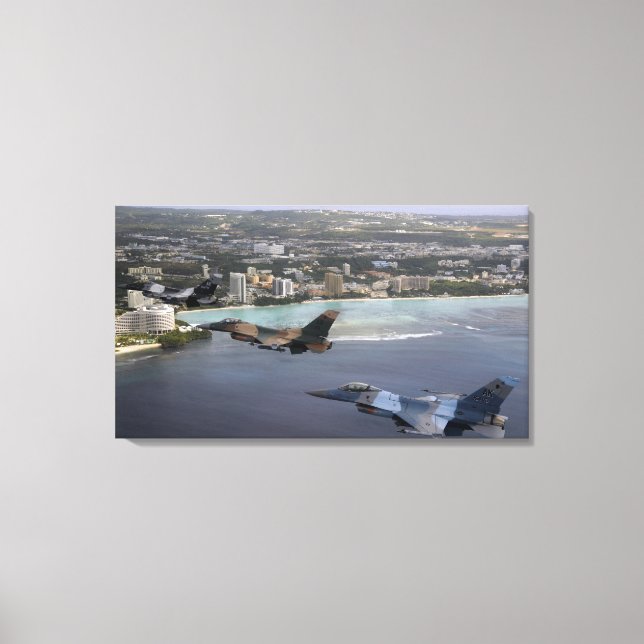 Drei F-16 Falken fliegen in Formation Leinwanddruck (Vorderseite)