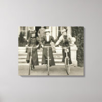 Drei Fahrradfrauen, Anfang der 1900er Jahre (b/w F