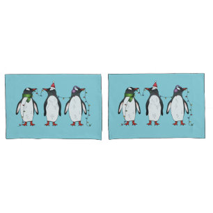 Drei festliche Weihnachtspinguine auf Hellblau Kissenbezug