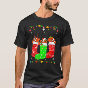 Drei Fische in Weihnachts-Socken passende Weihnach T-Shirt