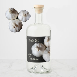 Drei ganze Nischen, weiße Knoblauchflasche Alkoholflaschenetikett