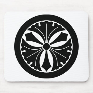 Drei Ginkgoblätter mit Schwertern Mousepad