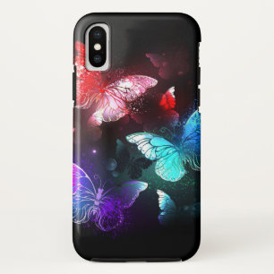 Drei glühende Schmetterlinge im Hintergrund Case-Mate iPhone Hülle