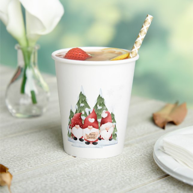 Drei Gnome-Weihnachtsabschneidungen Pappbecher (In Situ)