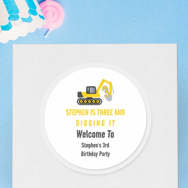 Drei & Gravur Bau 3. Geburtstag Party Runder Aufkleber (Von Creator hochgeladen)