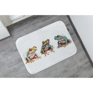 Drei grüne kleine Froggien in Aquarell Badematte