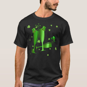 Drei grüne Weingläser Happy St Patricks Shamroc T-Shirt
