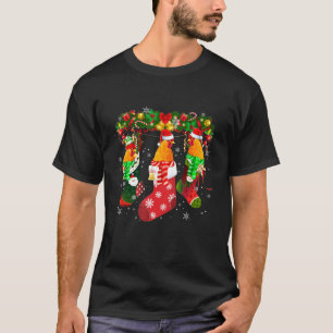 Drei Hühner im Socken Weihnachten Süße Santa-Mütze T-Shirt