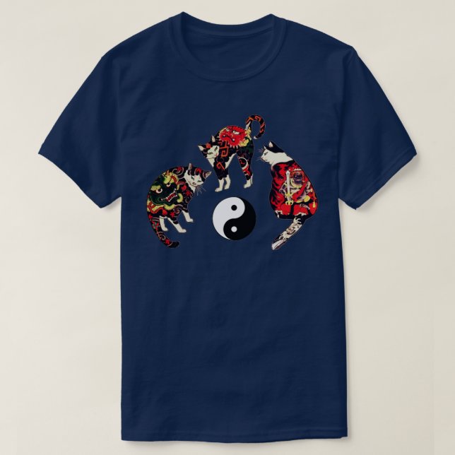 DREI JAPANISCHE KATZEN MIT DRAGONIERTEN TATTOOS A T-Shirt (Design vorne)