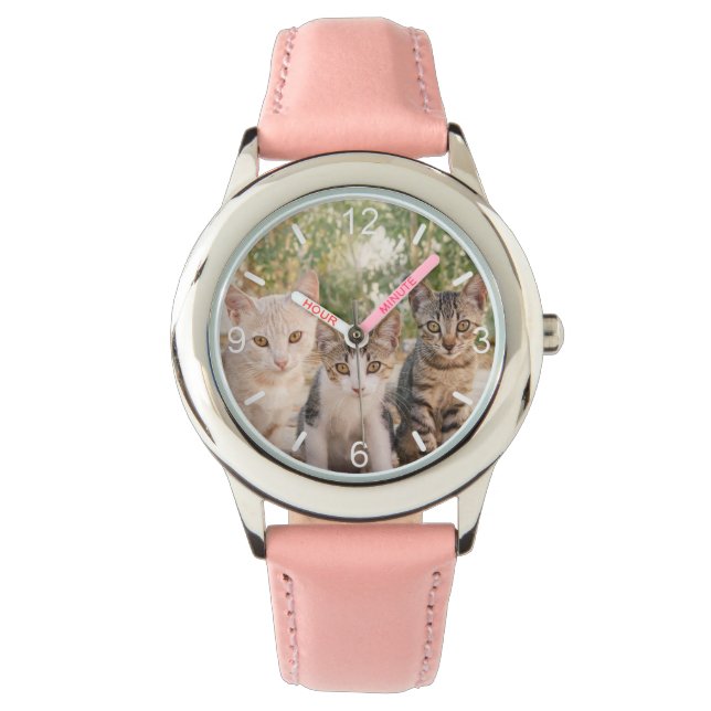 Drei junge niedliche Katzenkätzchen sitzen freundl Armbanduhr (Vorderseite)