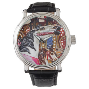 Drei Karussellpferde schließen Armbanduhr