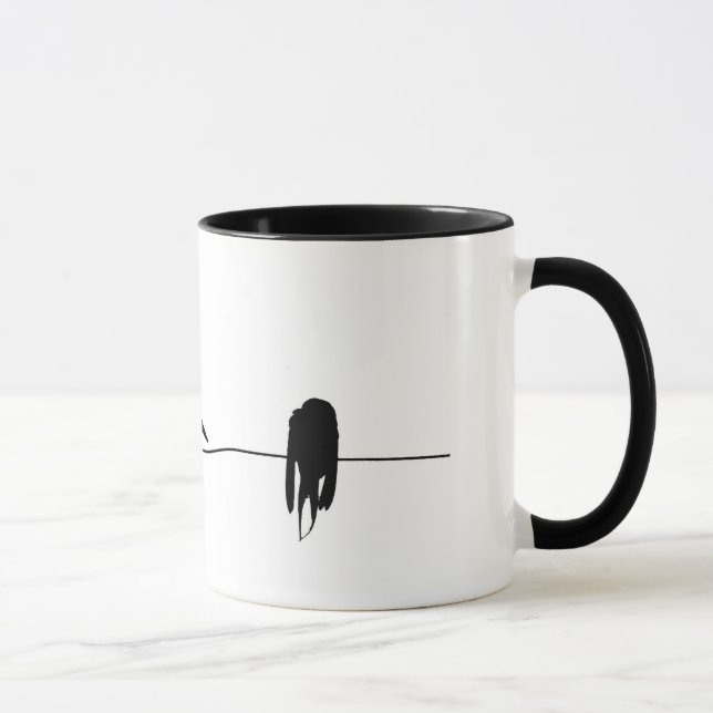Drei kleine Vögel, die auf einem Draht sitzen Tasse (Rechts)