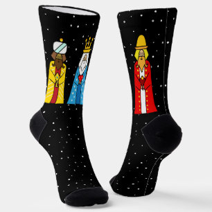 Drei kluge Männer und Schneeflocken auf schwarzen  Socken