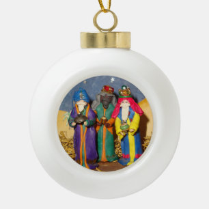 Drei Könige, die Geschenke für Baby Keramik Kugel-Ornament