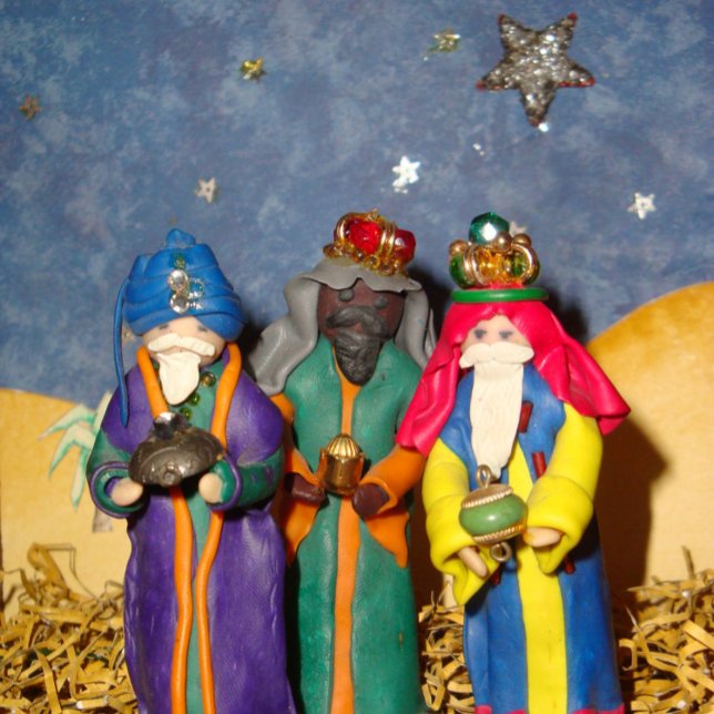 Drei Könige mit Geschenken für das Baby Jesus Weih Quadratischer Aufkleber (Von Creator hochgeladen)