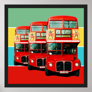 Drei Londoner Busse mit farbigen Streifen Poster