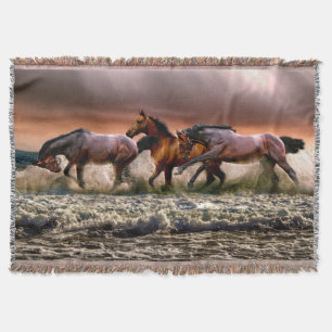 Drei Pferde Trotting im Meer Decke