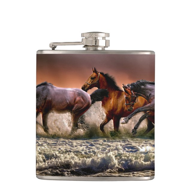 Drei Pferde Trotting im Meer Flachmann (Vorderseite)