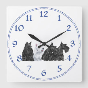 Drei Scotties und ein Westie Quadratische Wanduhr