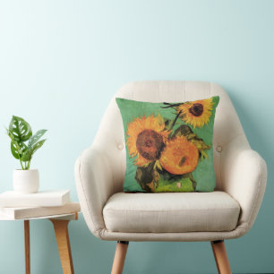 Drei Sonnenblumen in einer Vase von Vincent van Go Kissen