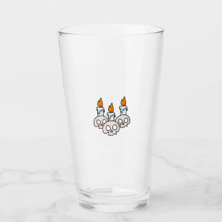 Drei Totenköpfe mit brennenden Kerzen Glas