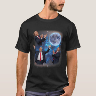 Drei Trumps heulen am Mond seltsames Meme Trump T-Shirt