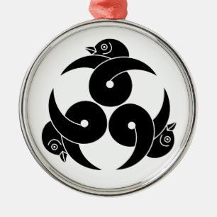 Drei verschlungene Wildgänse, Köpfe nach außen ger Silbernes Ornament