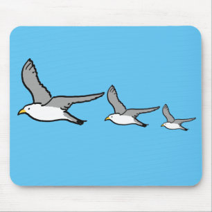 Drei Vögel fliegen hoch Mousepad