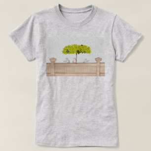 Drei Vögel im Regen T-Shirt