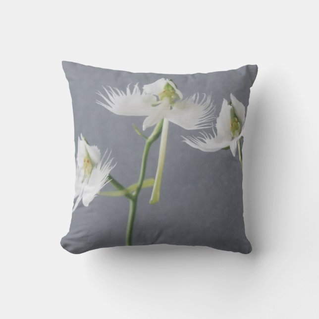 Drei weiße Reiher-Orchideen Kissen (Vorderseite)