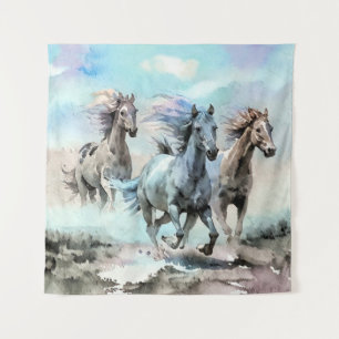 Drei wilde Mustangs rasen über die Ebenen Wandteppich