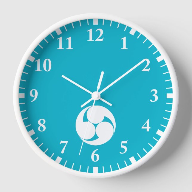 Drei Wirbel gegen den Uhrzeigersinn (Jinuki) Wanduhr (Vorderseite)