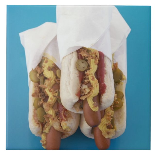 Drei Würstchen in den Brötchen Fliese (Vorderseite)