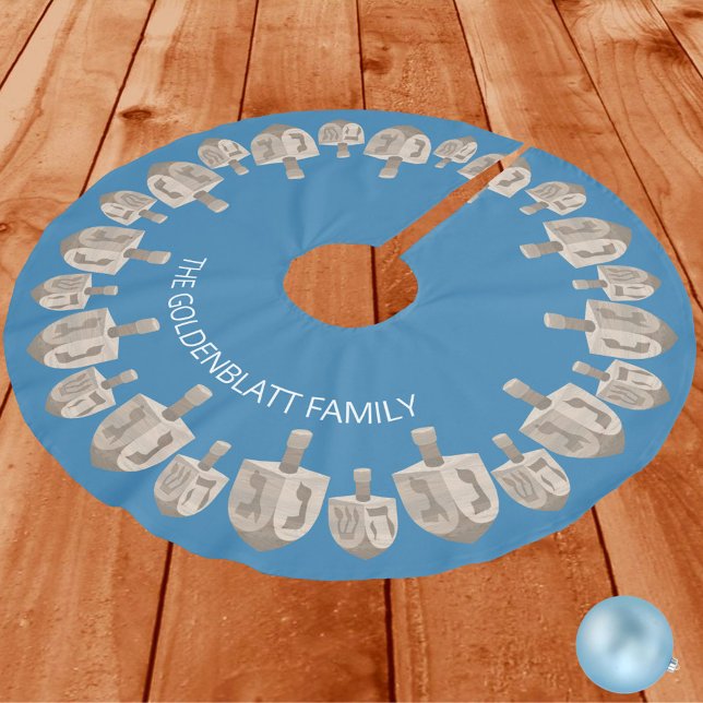 Dreidel Rustic Oak Hanukkah Pattern Chrismukkah Polyester Weihnachtsbaumdecke (This dreidel design Hanukkah tree skirt is great for inter-faith families and is easy to personalize)