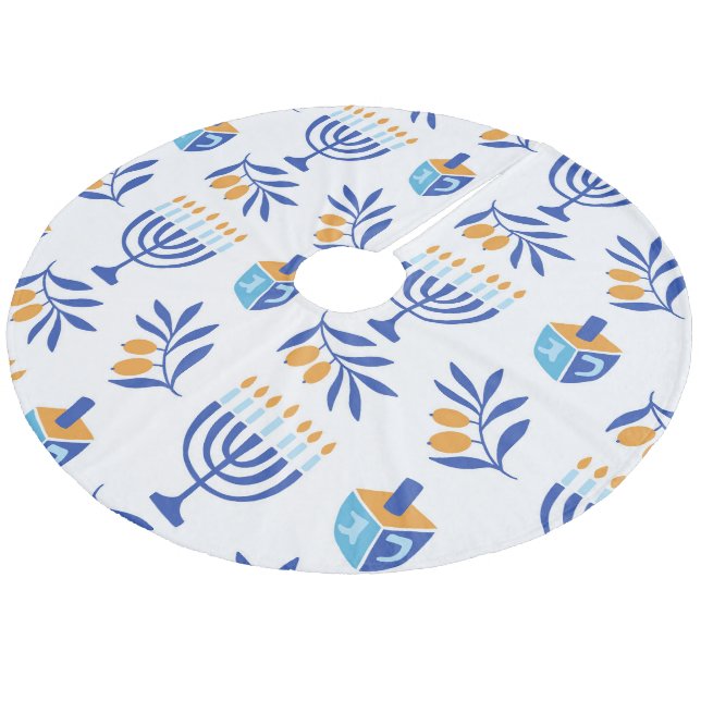 Dreidel und Menorah White Hanukkah Fleece Weihnachtsbaumdecke (Schrägansicht)