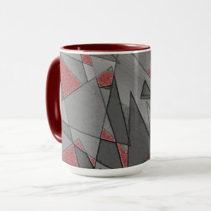 Dreieckige raue Ausschnitte über rotem Hintergrund Tasse