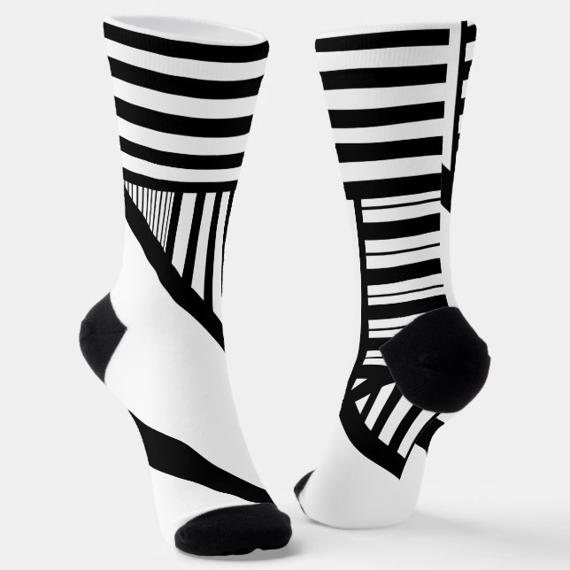 Dreiecksstreifen in Schwarz und Weiß Socken (Gewinkelt)