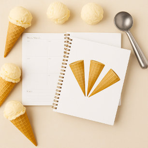 Dreifacher Waffel-Eiscreme-Kegel Sommerdessert Planer