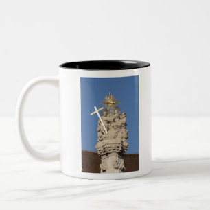 Dreifaltigkeitsstatue, Budapest, Ungarn.JPG Zweifarbige Tasse