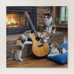 Dreifarbige Katze mit Kätzchen und Gitarre