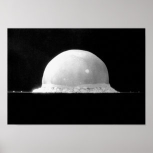 Dreiheits-nukleare Test-Bomben-Feuerkugel - 1945 Poster