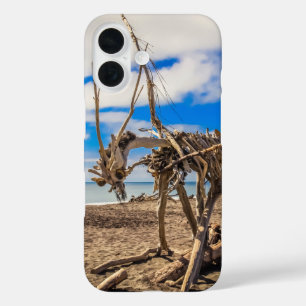 Driftwood-Kunstwerk am Hokitika Beach, Neuseeland iPhone 16 Hülle